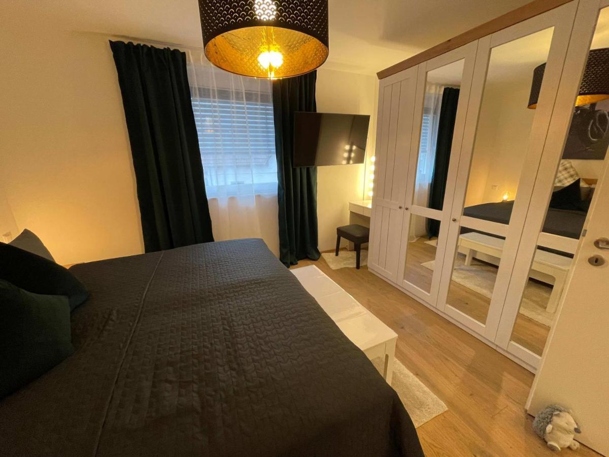 מצינגן Ferienwohnung Outletcity מראה חיצוני תמונה